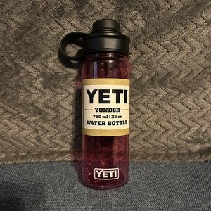 NWT Yeti Yonder 75 mL / 25 oz Yonder Bottle, Power Pink
